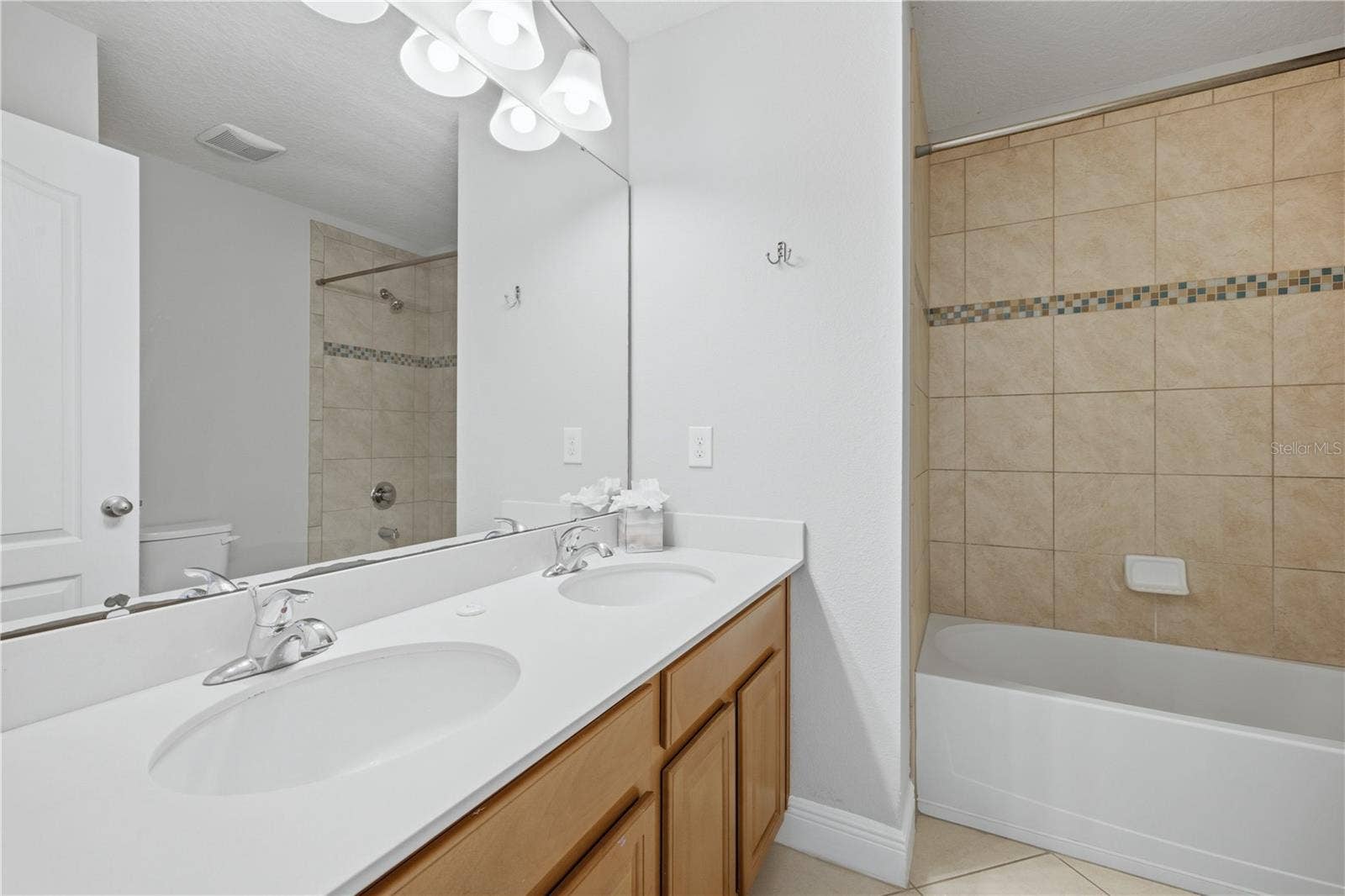 6023 W TOWN CENTER BOULEVARD, Orlando, FL 32837 6023 W TOWN CENTER BOULEVARD, Orlando, FL 32837