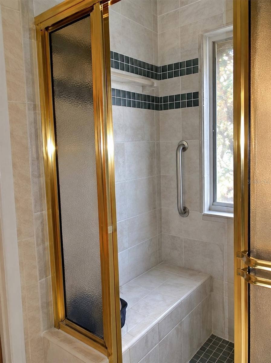 1061 ARAGON AVENUE, #1061, Winter Park, FL 32789 Shower seat in Primary bath
