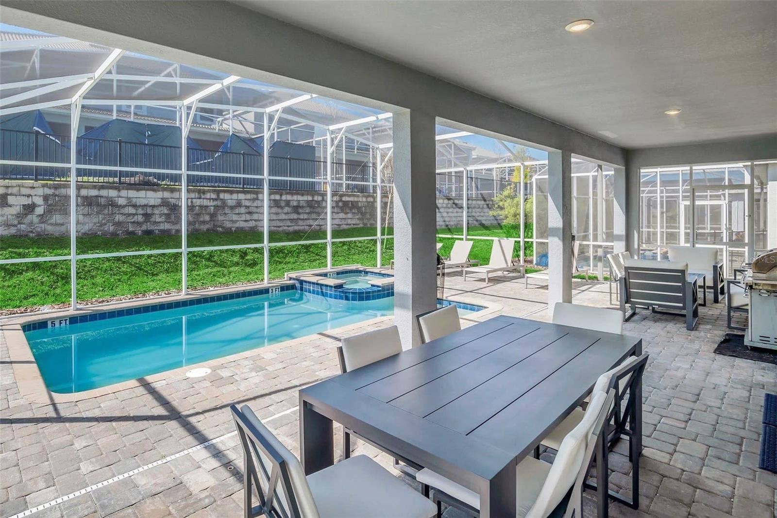 1598 SANDBAGGER, Davenport, FL 33896 Covered seating on the pool deck