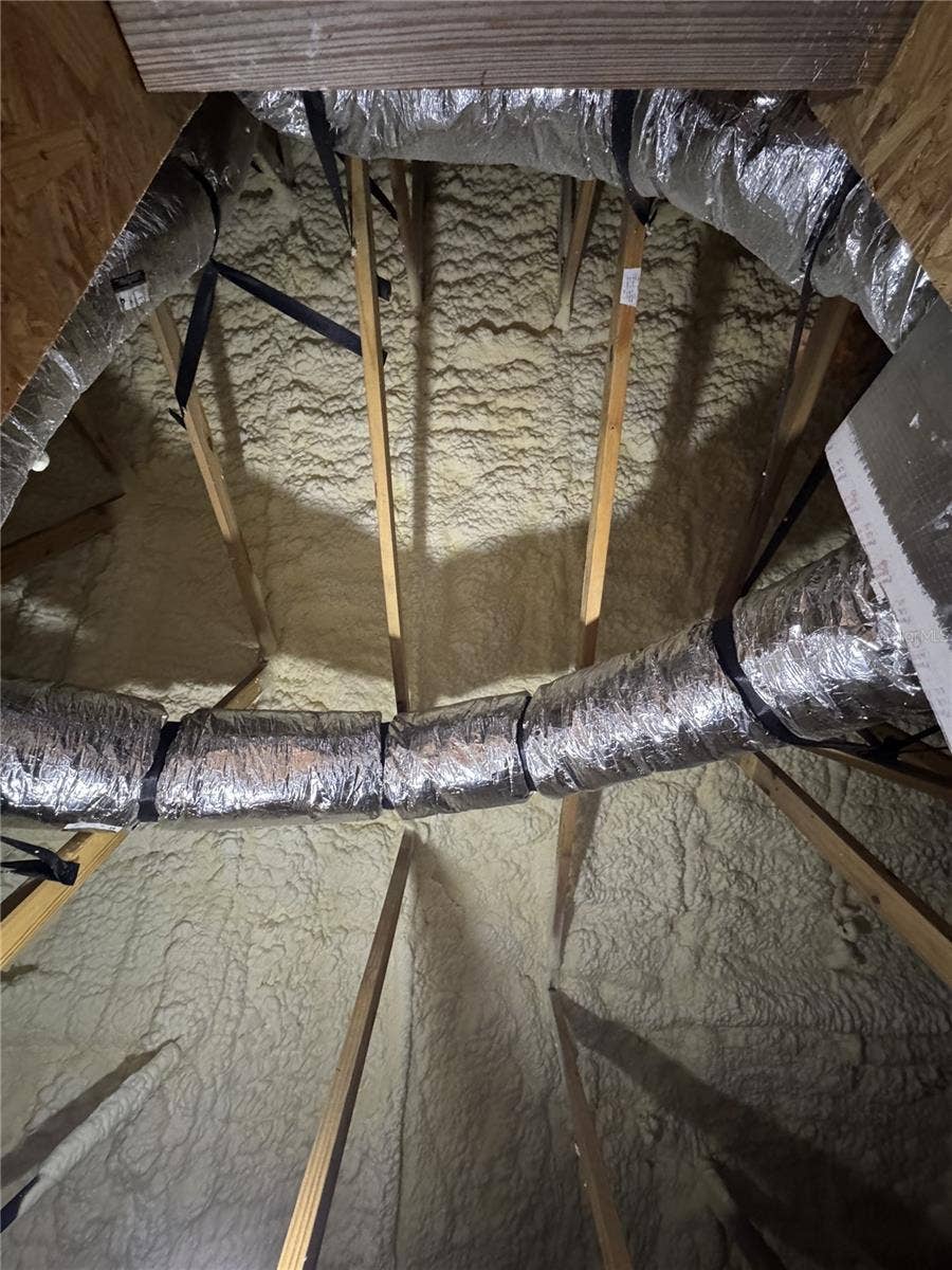 1598 SANDBAGGER, Davenport, FL 33896 Energy efficiency improvements to the home have reduced energy bills 40-60%