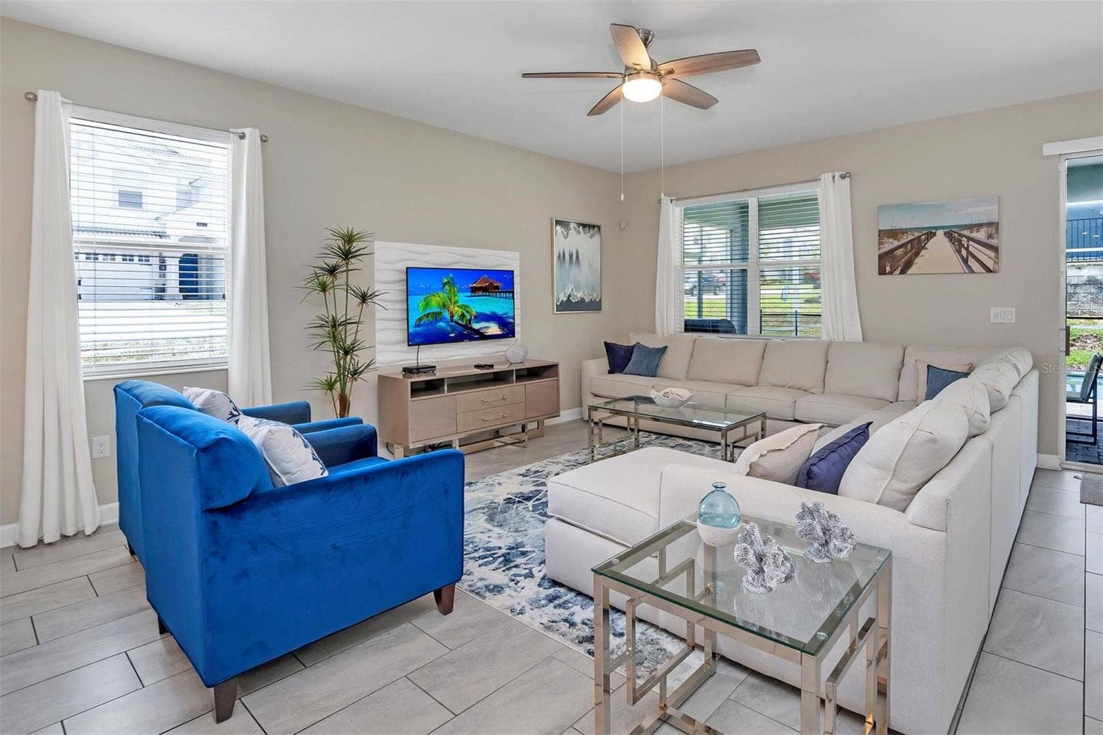 1598 SANDBAGGER, Davenport, FL 33896 Spacious living and dining areas