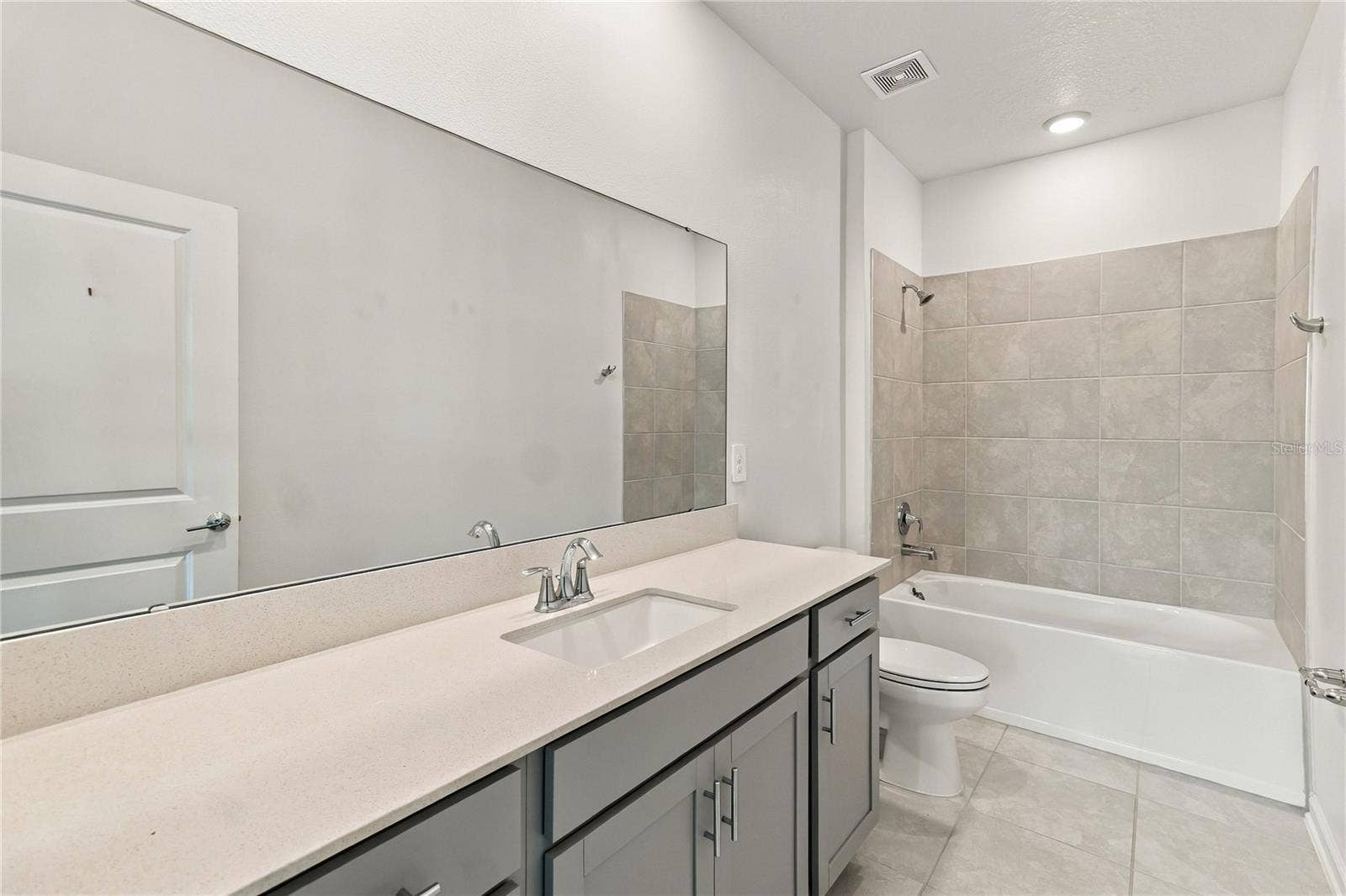 6459 PINE FORK ALLEY, St Cloud, FL 34771 Upstair Bathroom