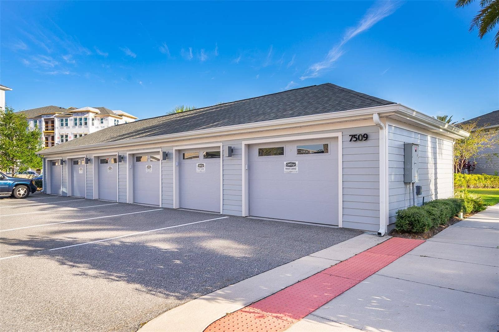 7521 LAUREATE BOULEVARD, #5208, Orlando, FL 32827 one car garage