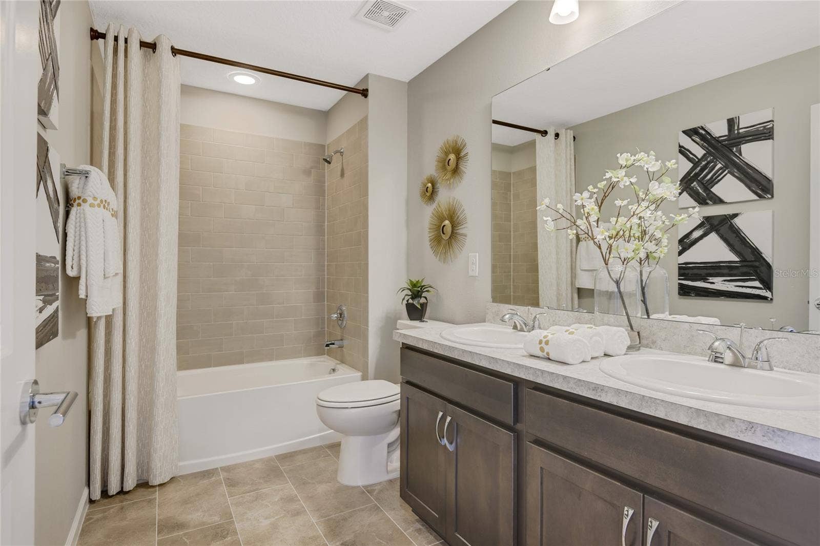 3451 MACCHI AVENUE, Tavares, FL 32778 3451 MACCHI AVENUE, Tavares, FL 32778