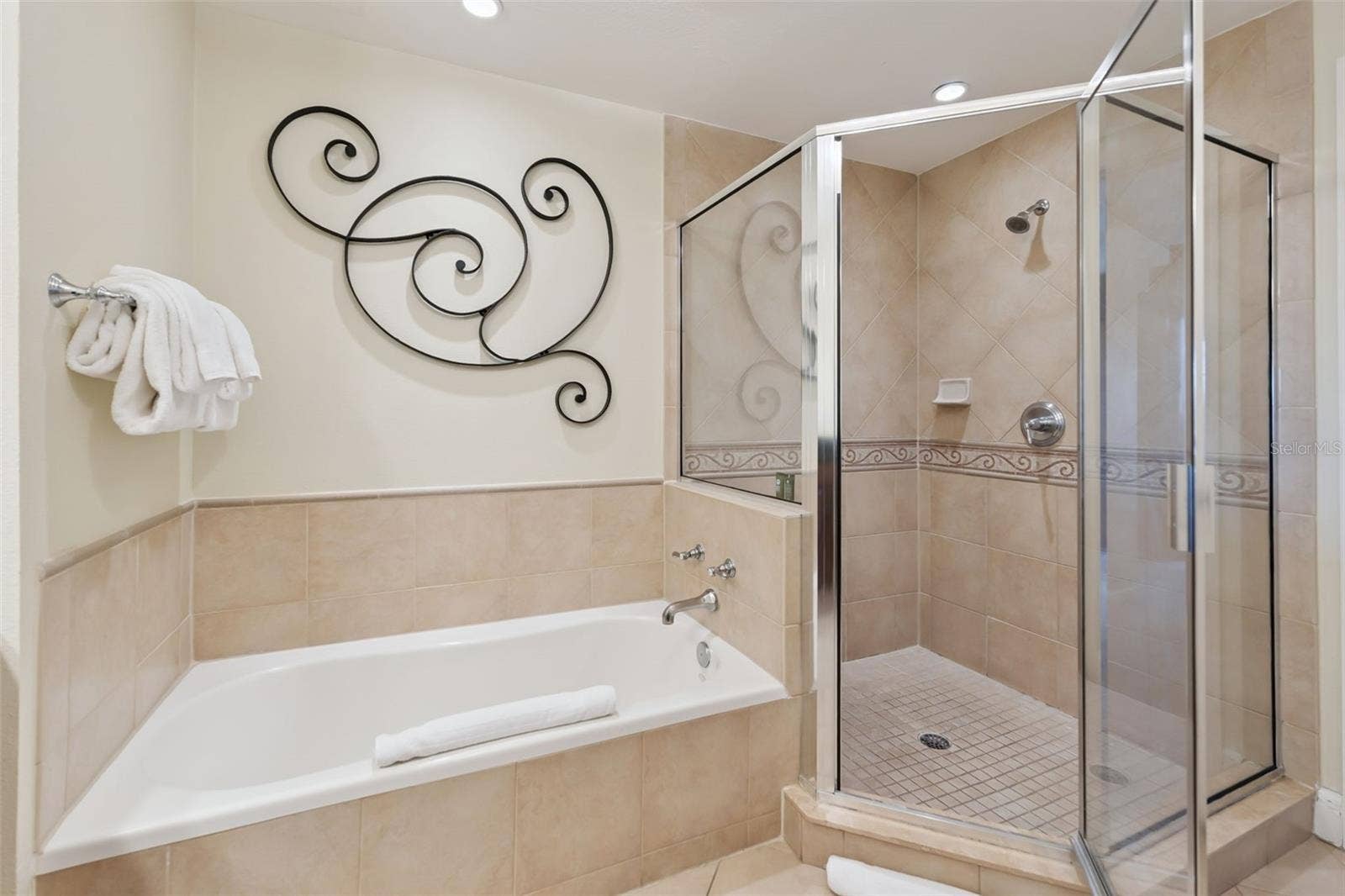 1356 CENTRE COURT RIDGE DRIVE, #303, Kissimmee, FL 34747 1356 CENTRE COURT RIDGE DRIVE, #303, Kissimmee, FL 34747