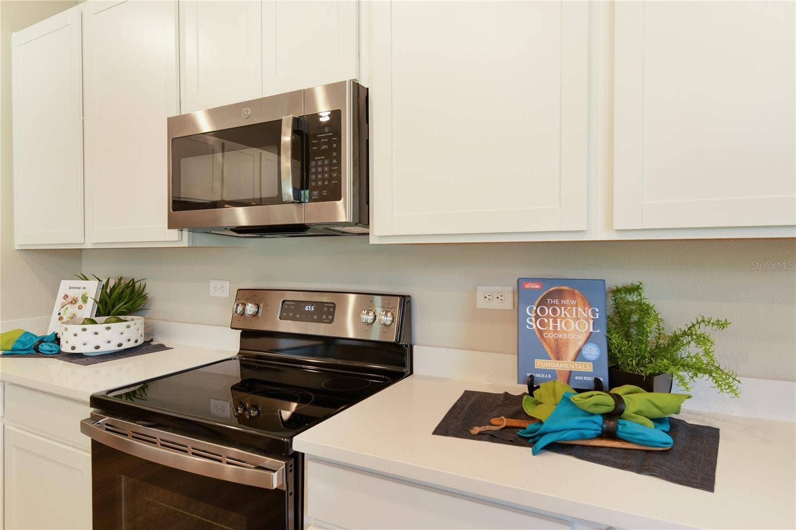 5854 SUNLIT BEND WAY, Apollo Beach, FL 33572 5854 SUNLIT BEND WAY, Apollo Beach, FL 33572