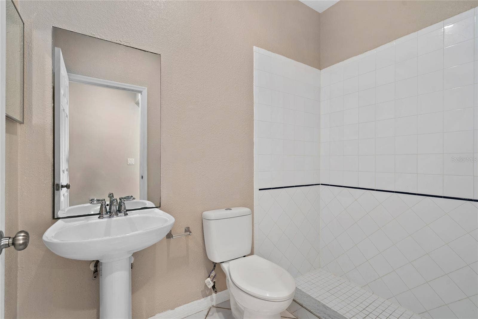 13821 AMBERLEIGH ROAD, Orlando, FL 32837 13821 AMBERLEIGH ROAD, Orlando, FL 32837