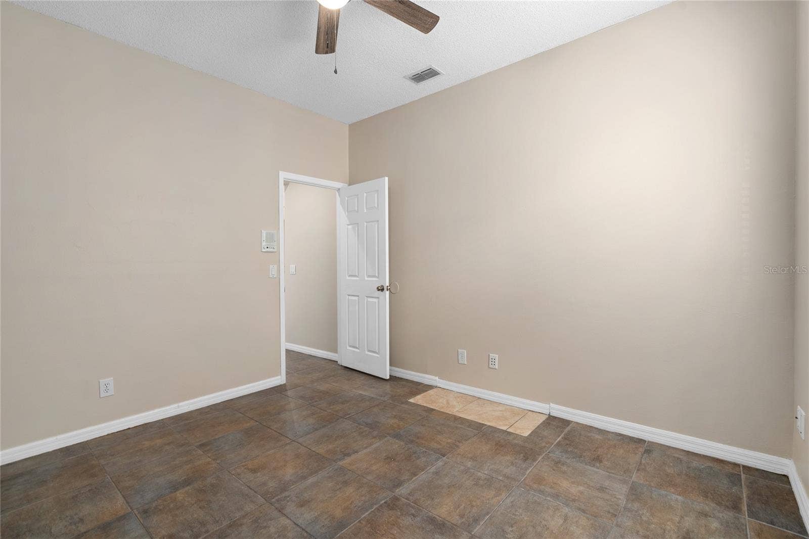 13821 AMBERLEIGH ROAD, Orlando, FL 32837 13821 AMBERLEIGH ROAD, Orlando, FL 32837