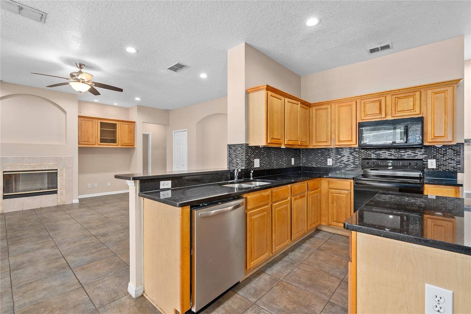13821 AMBERLEIGH ROAD, Orlando, FL 32837 13821 AMBERLEIGH ROAD, Orlando, FL 32837