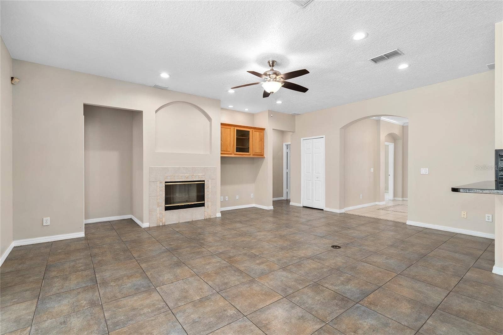 13821 AMBERLEIGH ROAD, Orlando, FL 32837 13821 AMBERLEIGH ROAD, Orlando, FL 32837