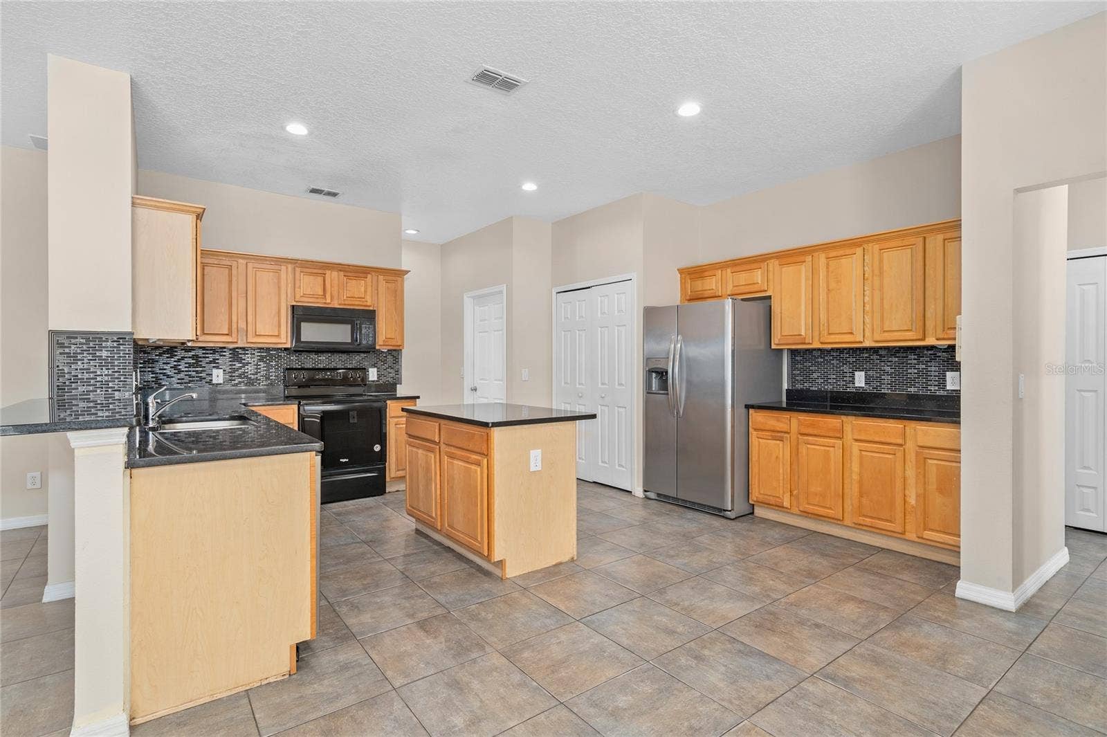 13821 AMBERLEIGH ROAD, Orlando, FL 32837 13821 AMBERLEIGH ROAD, Orlando, FL 32837