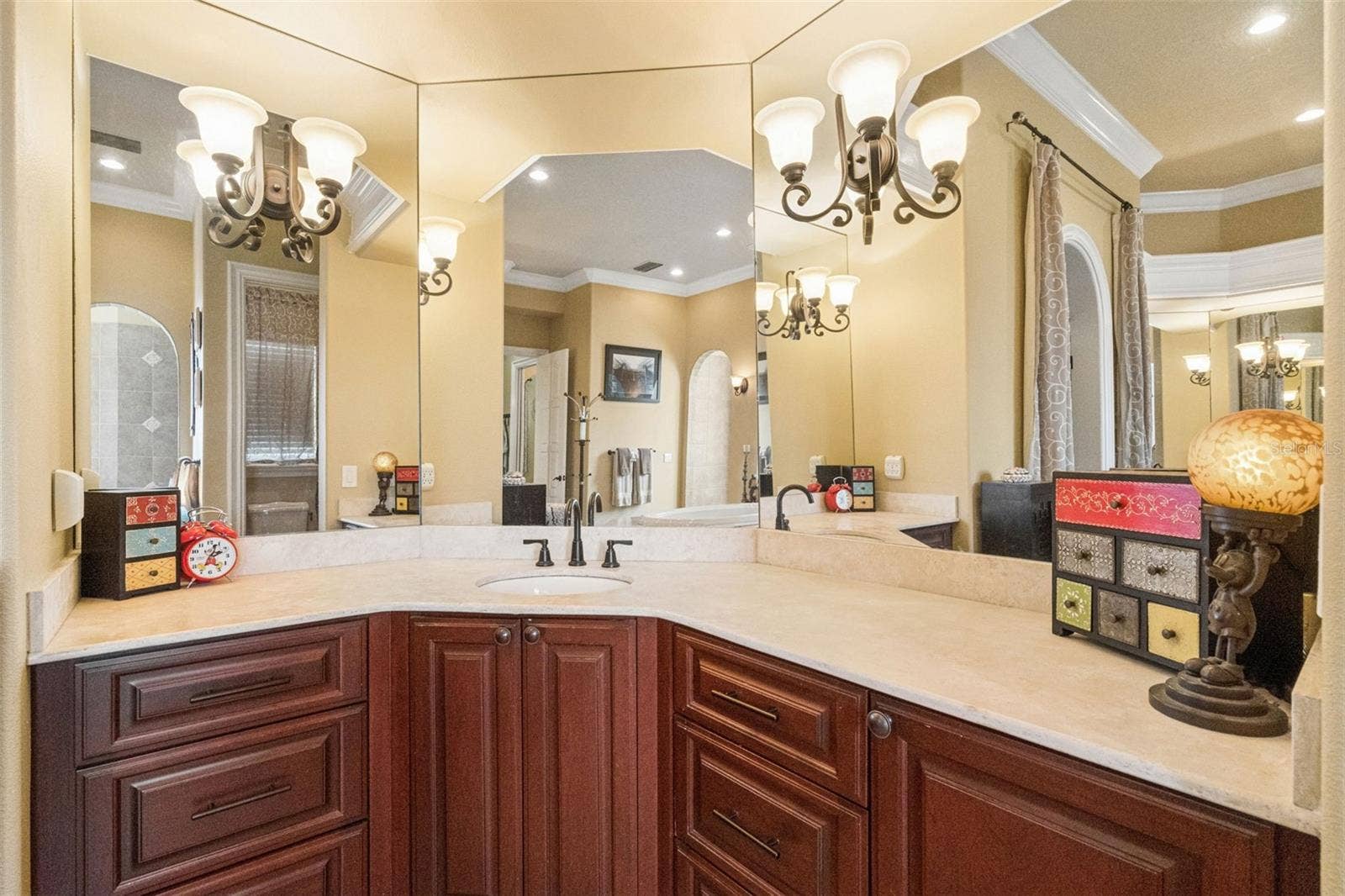 9400 LAWS RD, Clermont, FL 34714 1st Floor primary bath's steam room