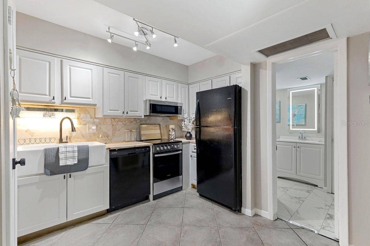 10365 PARADISE BOULEVARD, #21, Treasure Island, FL 33706 10365 PARADISE BOULEVARD, #21, Treasure Island, FL 33706