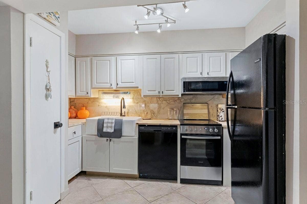 10365 PARADISE BOULEVARD, #21, Treasure Island, FL 33706 10365 PARADISE BOULEVARD, #21, Treasure Island, FL 33706