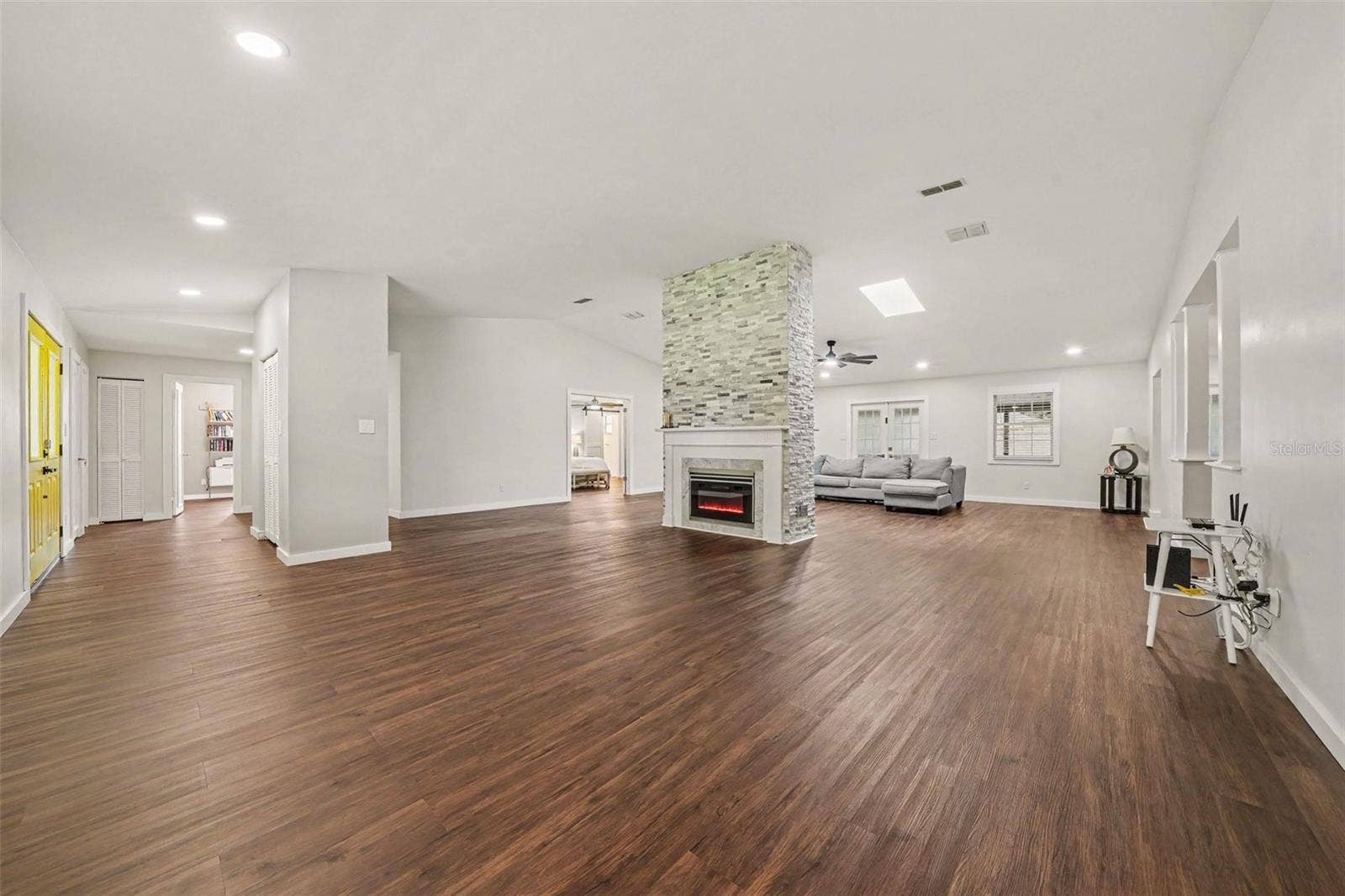 1592 SKYLINE DRIVE, Kissimmee, FL 34744 Large Living Room 27'x18'8" w/ Fireplace & stone column