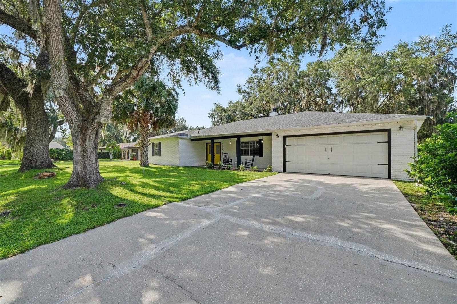 1592 SKYLINE DRIVE, Kissimmee, FL 34744 Warm & Welcoming Home in this highly desirable neighborhood!