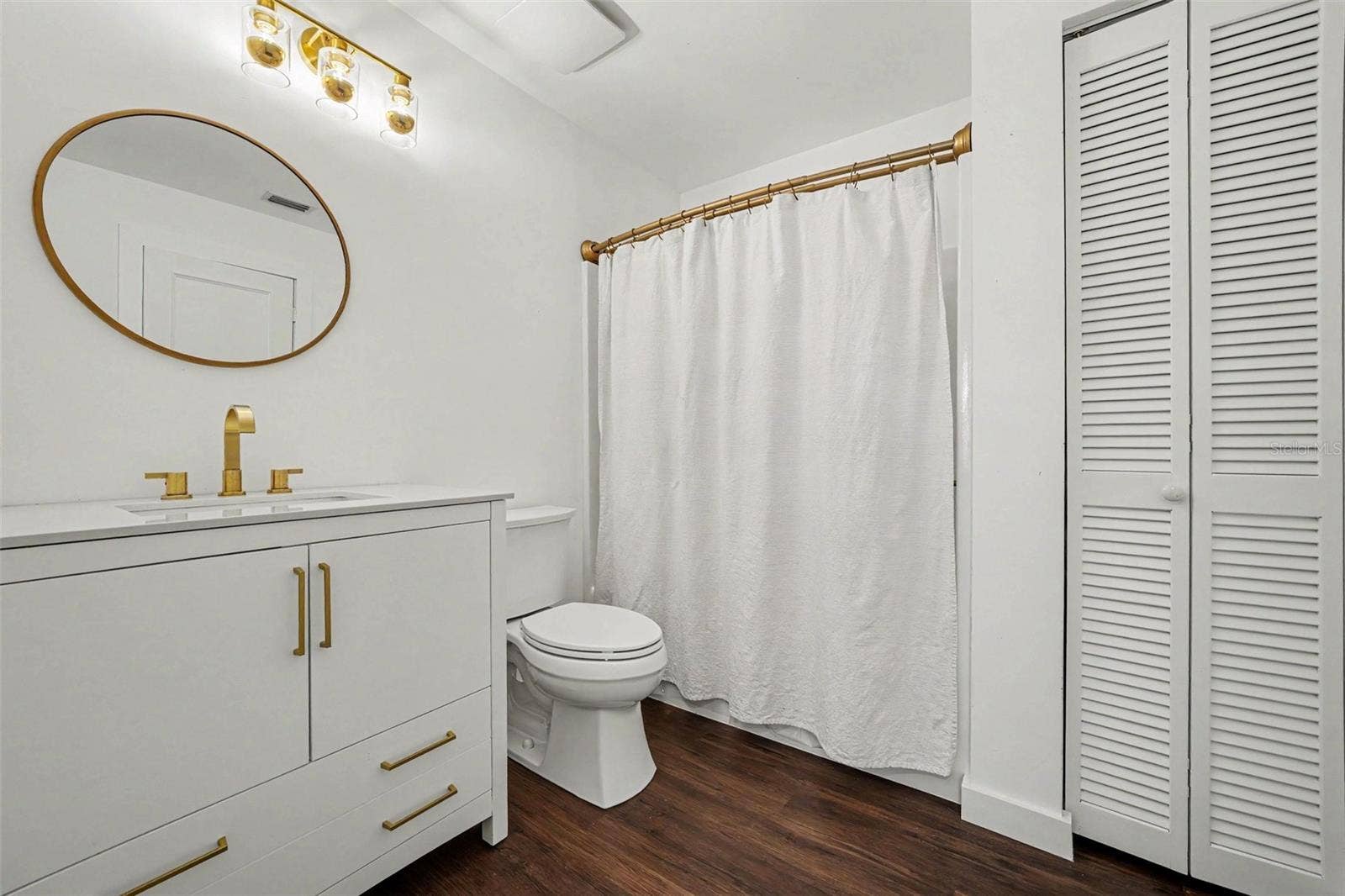 1592 SKYLINE DRIVE, Kissimmee, FL 34744 2nd Bathroom w/shower & tub connected to 2nd BR