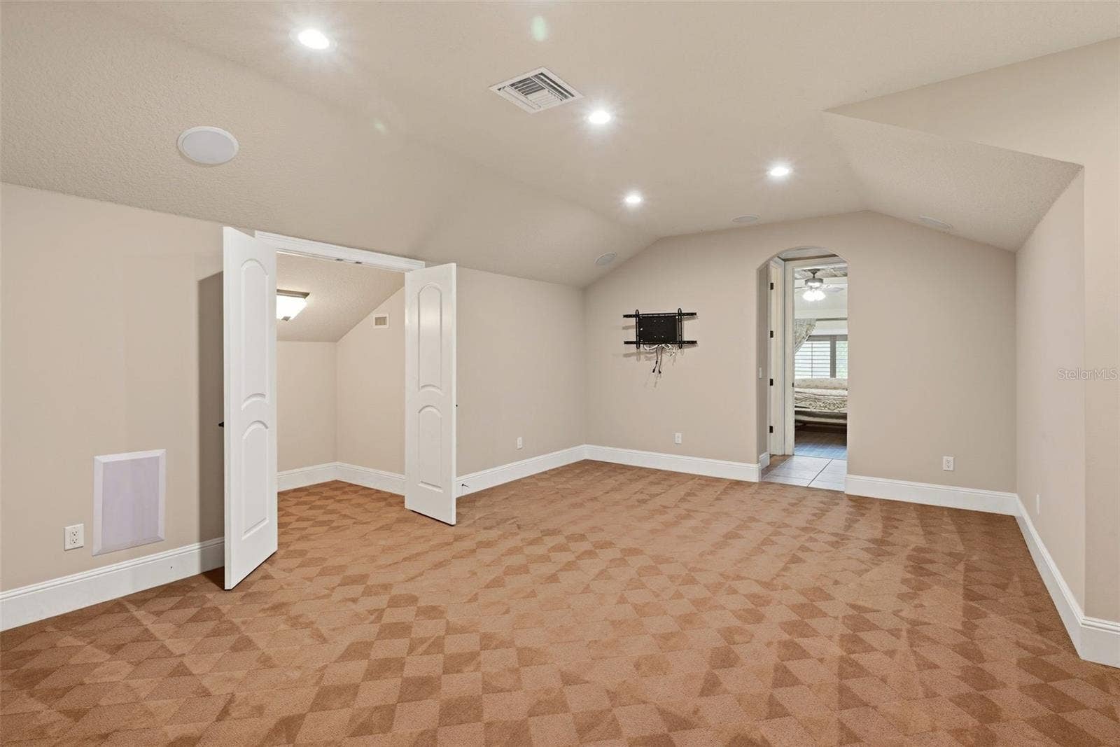 9679 WESTOVER ROBERTS RD, Windermere, FL 34786 Upstairs Media/Games Room
