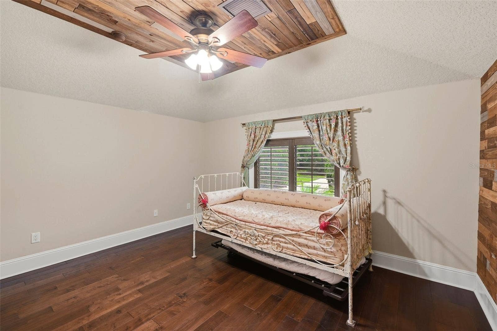 9679 WESTOVER ROBERTS RD, Windermere, FL 34786 Upstairs 6th Bedroom Room