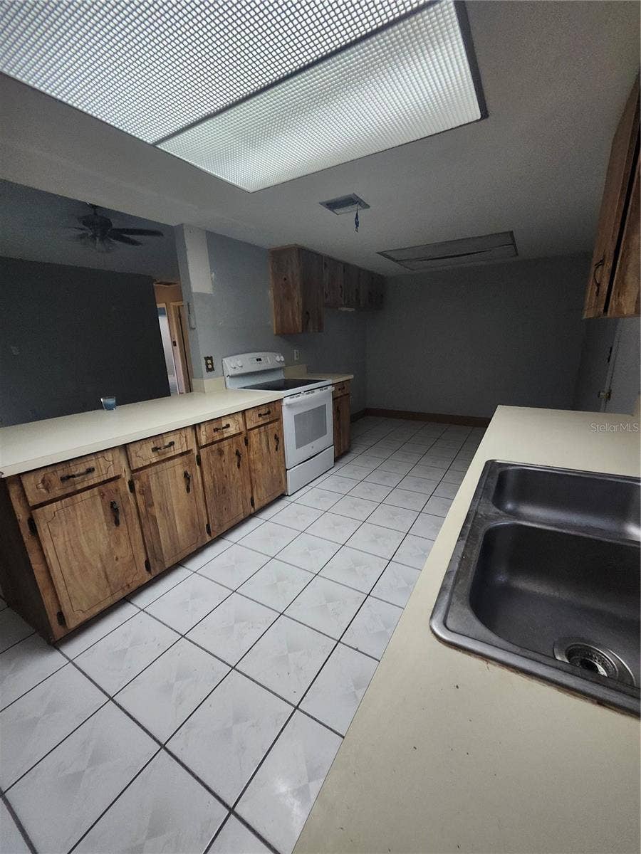 Orlando, FL 32836 KITCHEN AND BREAKFAST NOOK2