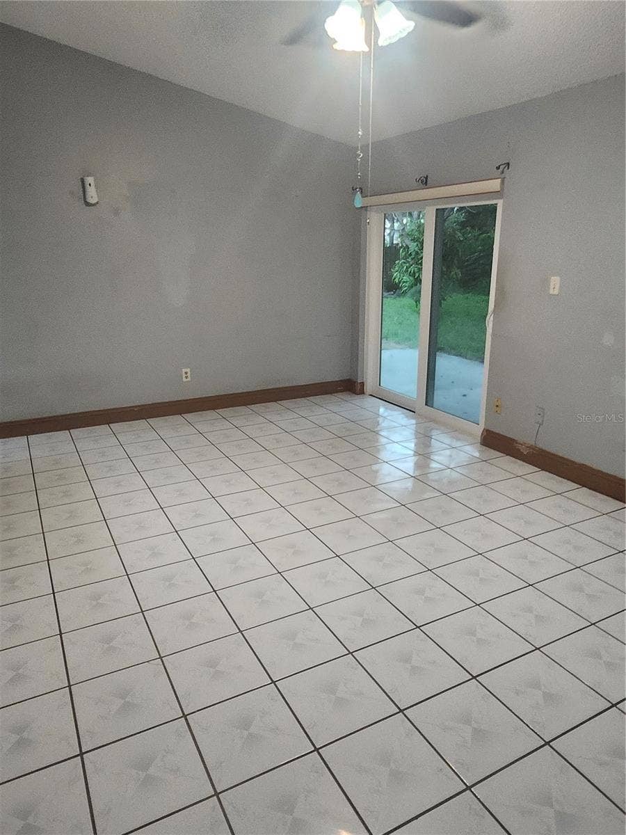 Orlando, FL 32836 HALL BATH WITH YARD ACCESS A