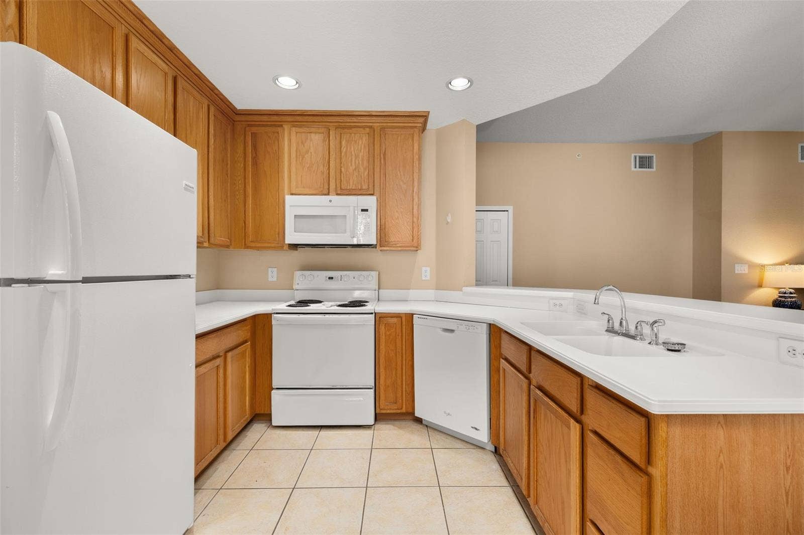 921 BEGONIA ROAD, #203, Celebration, FL 34747 921 BEGONIA ROAD, #203, Celebration, FL 34747