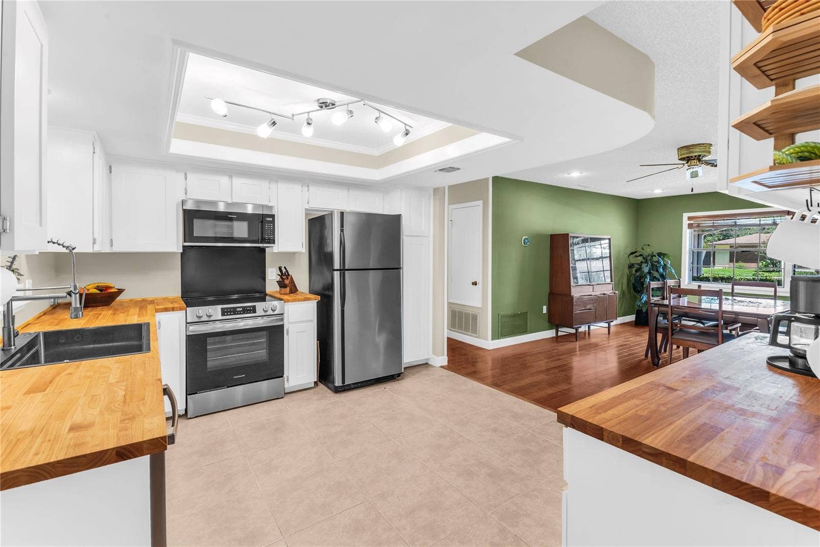 8142 GOLDEN SANDS DRIVE, Orlando, FL 32819 Kitchen
