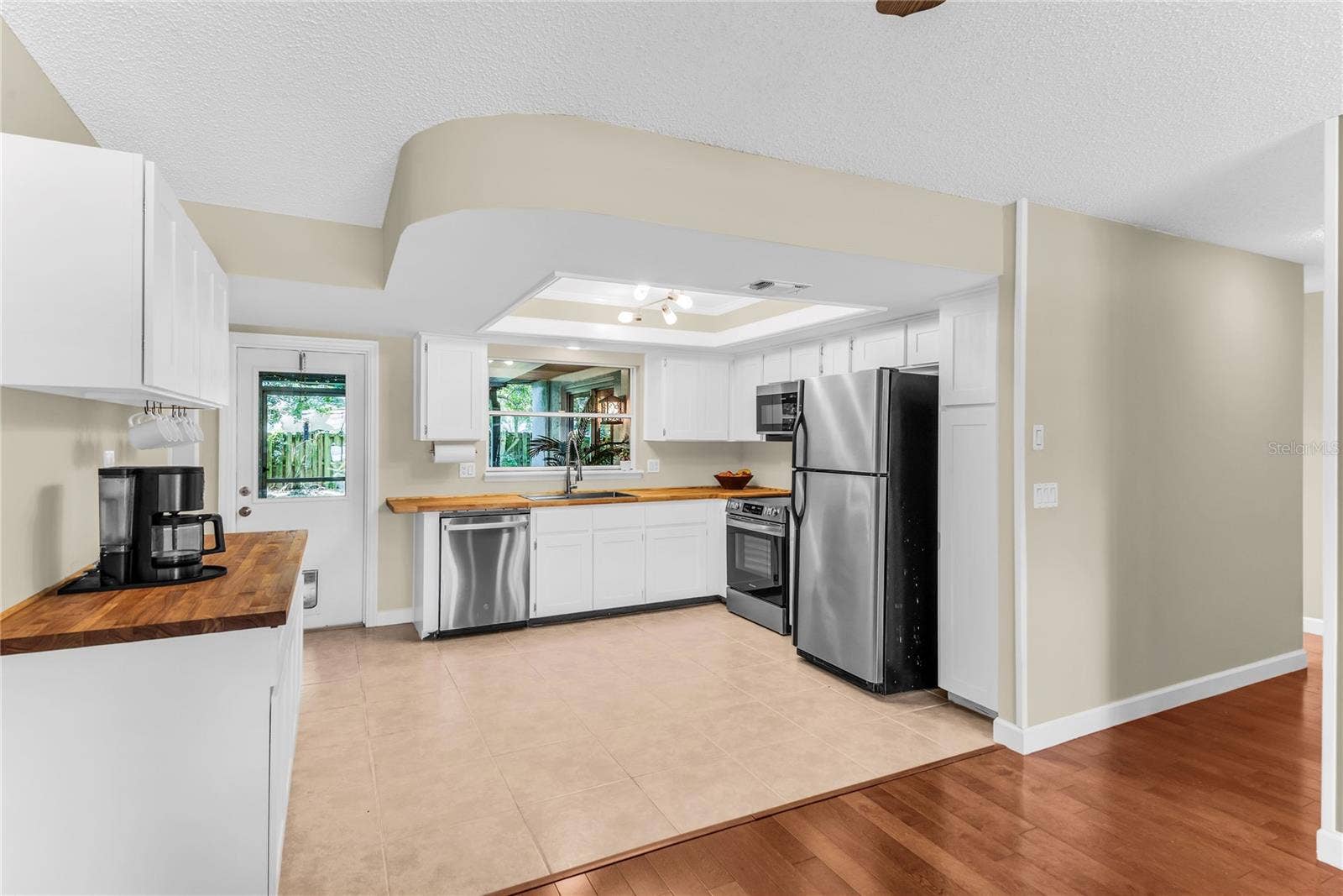 8142 GOLDEN SANDS DRIVE, Orlando, FL 32819 Kitchen