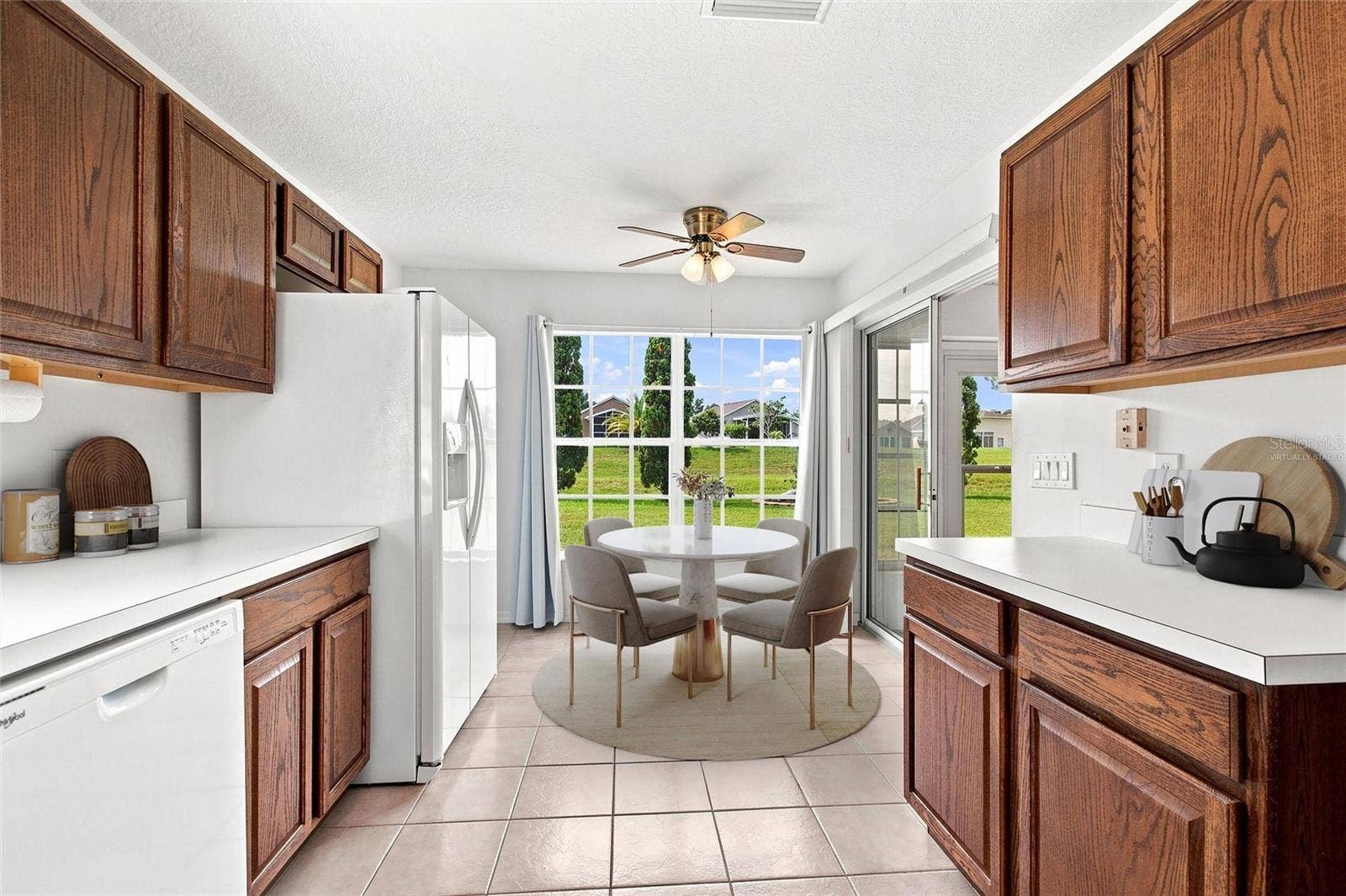347 ROYAL PALM DR, Davenport, FL 33837 Virtually staged Eat-In Kitchen