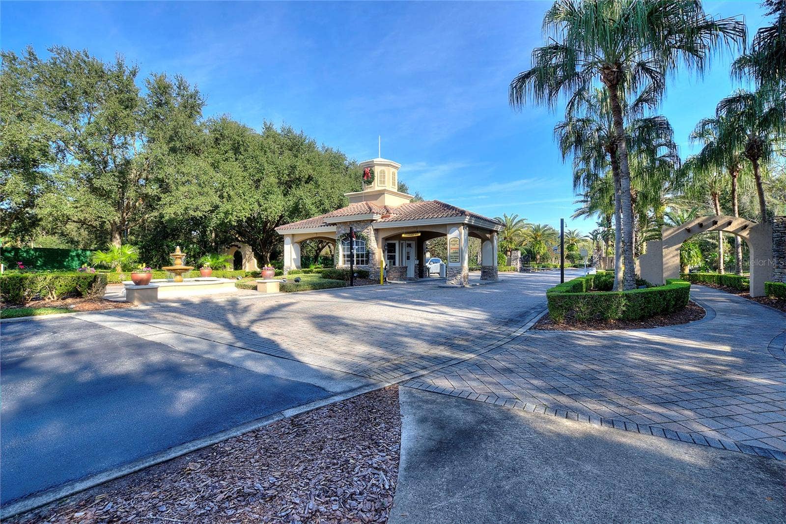 347 ROYAL PALM DR, Davenport, FL 33837 24x7 staffed security house just outside GATED Ridgewood Lakes communities
