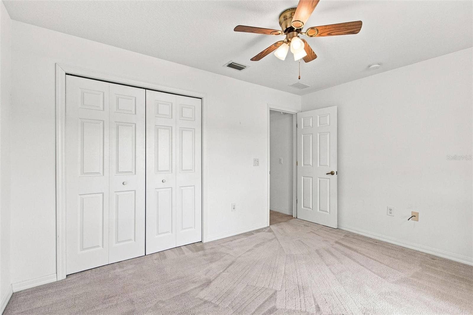347 ROYAL PALM DR, Davenport, FL 33837 Front guest room