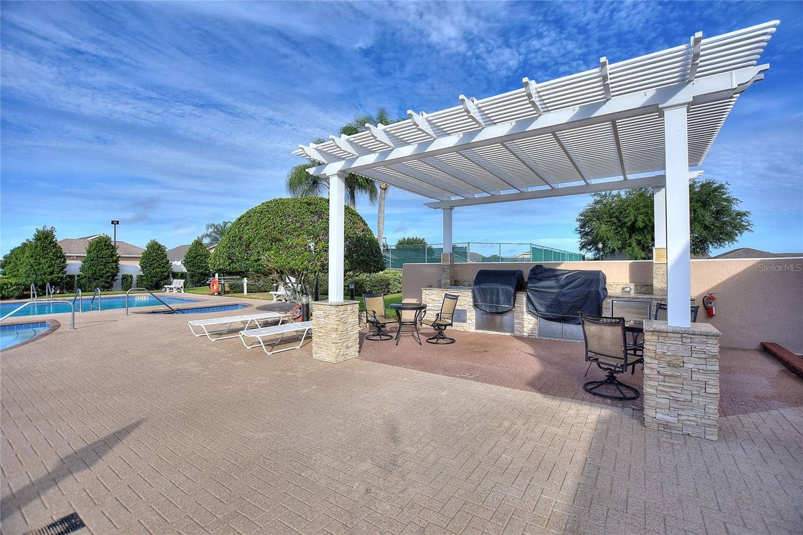 347 ROYAL PALM DR, Davenport, FL 33837 Outdoor kitchen