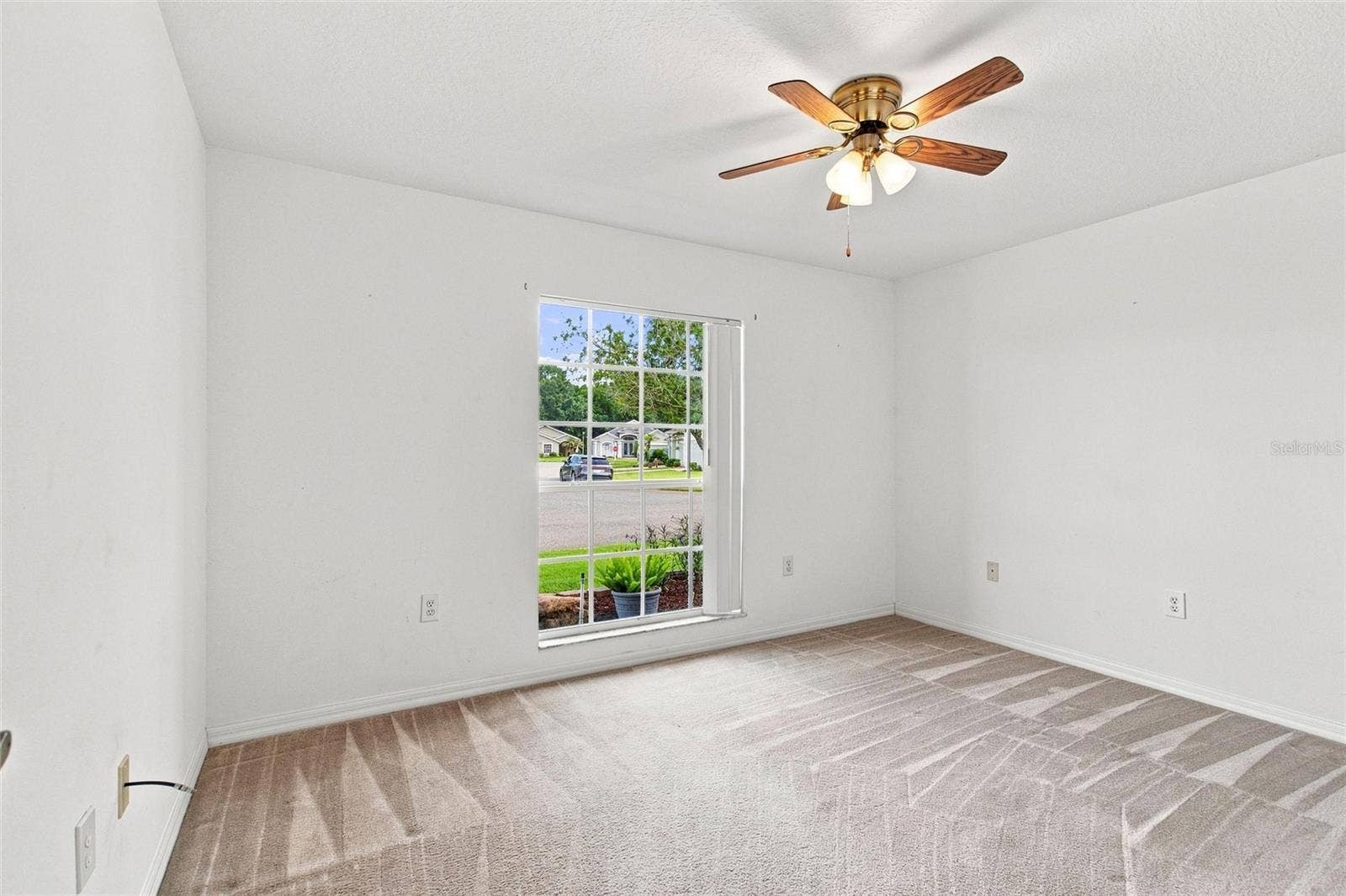 347 ROYAL PALM DR, Davenport, FL 33837 Front guest room