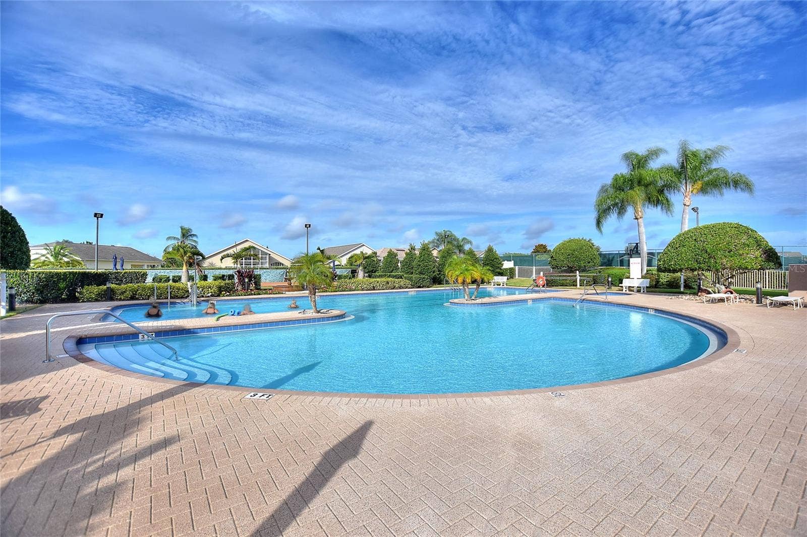 347 ROYAL PALM DR, Davenport, FL 33837 Heated pool