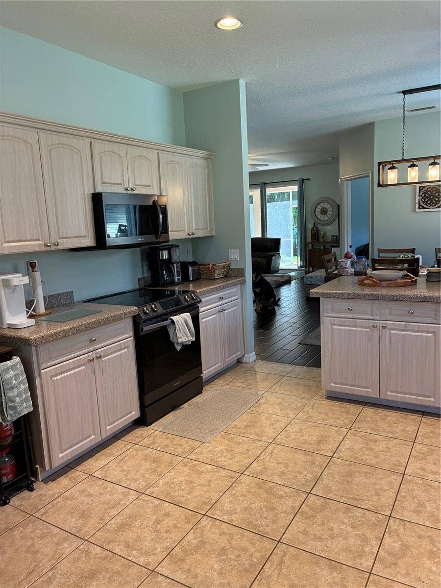 8872 FOUNDERS CIRCLE, Palmetto, FL 34221 8872 FOUNDERS CIRCLE, Palmetto, FL 34221