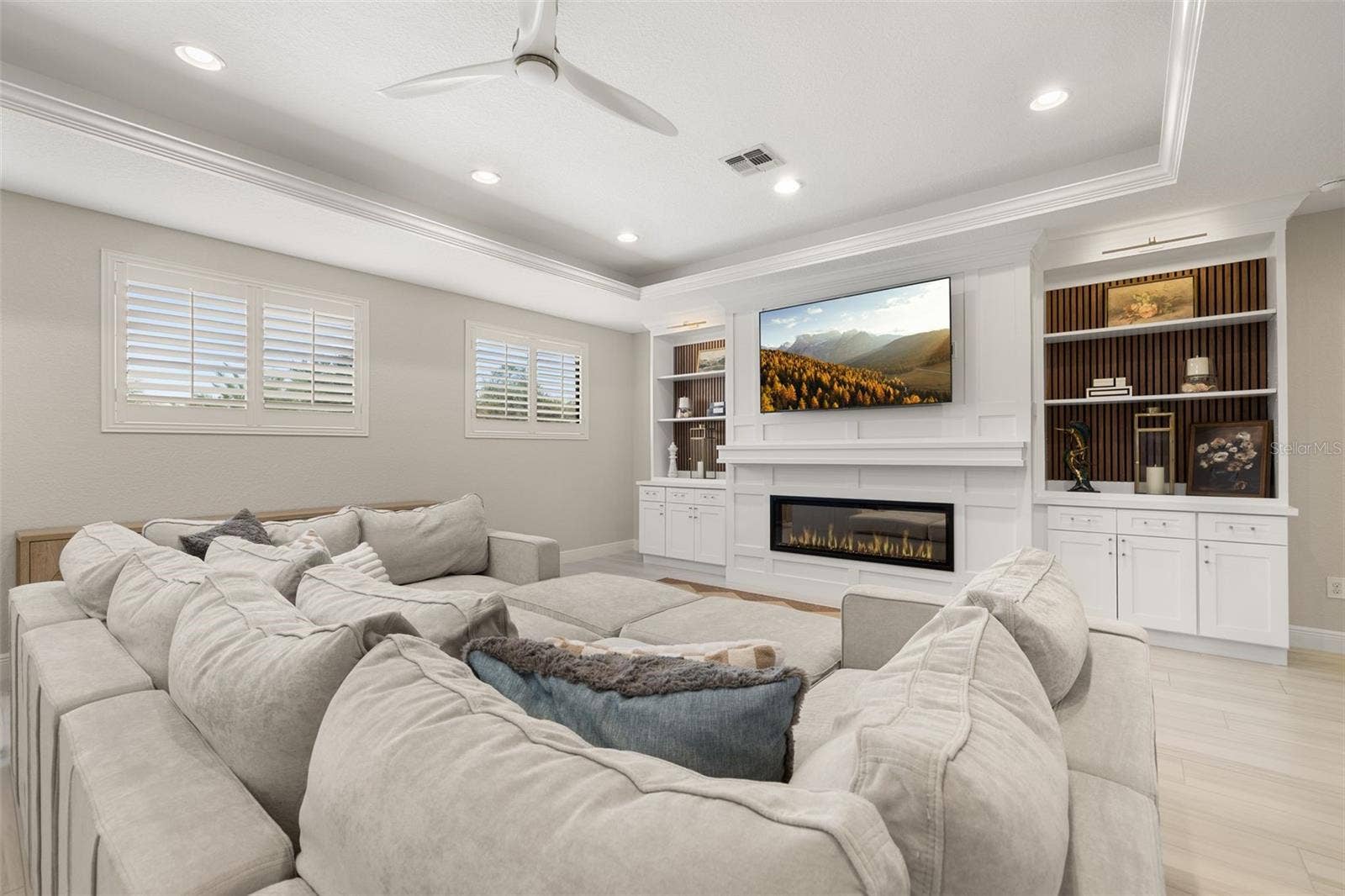 5526 MARLEON DRIVE, Windermere, FL 34786 Custom cabinetry and tray ceiling