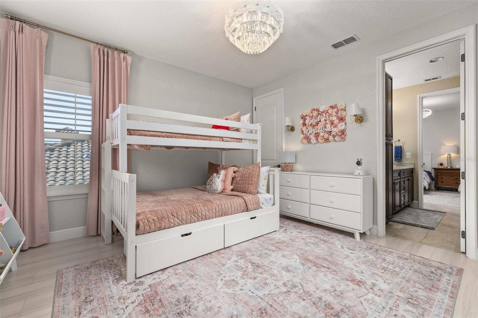 5526 MARLEON DRIVE, Windermere, FL 34786 5526 MARLEON DRIVE, Windermere, FL 34786