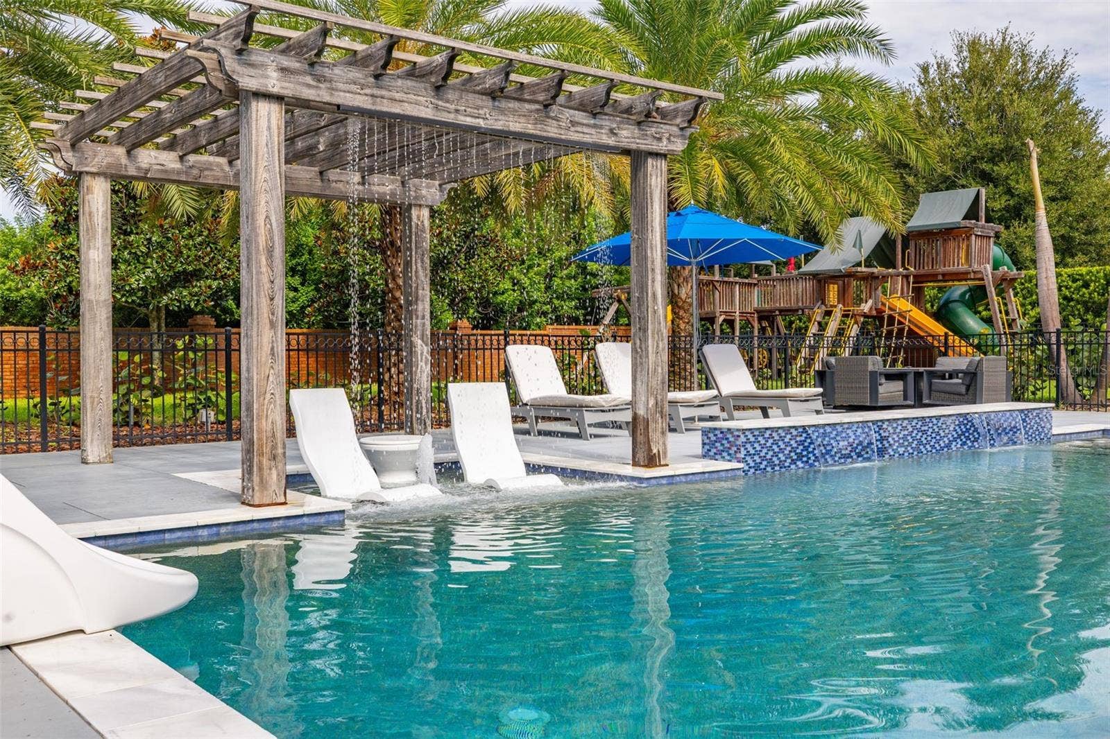 5526 MARLEON DRIVE, Windermere, FL 34786 Waterfall feature