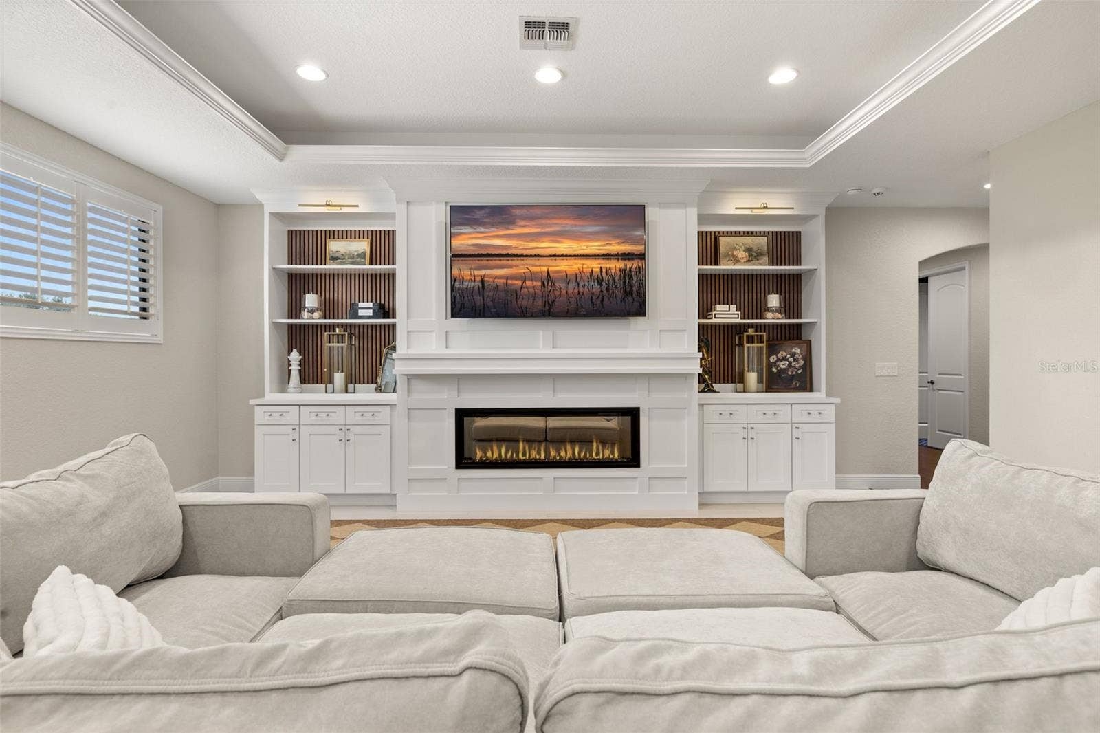 5526 MARLEON DRIVE, Windermere, FL 34786 Featuring a third fireplace