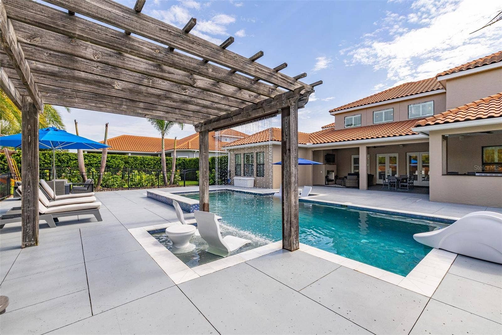 5526 MARLEON DRIVE, Windermere, FL 34786 Plenty of space for entertaining