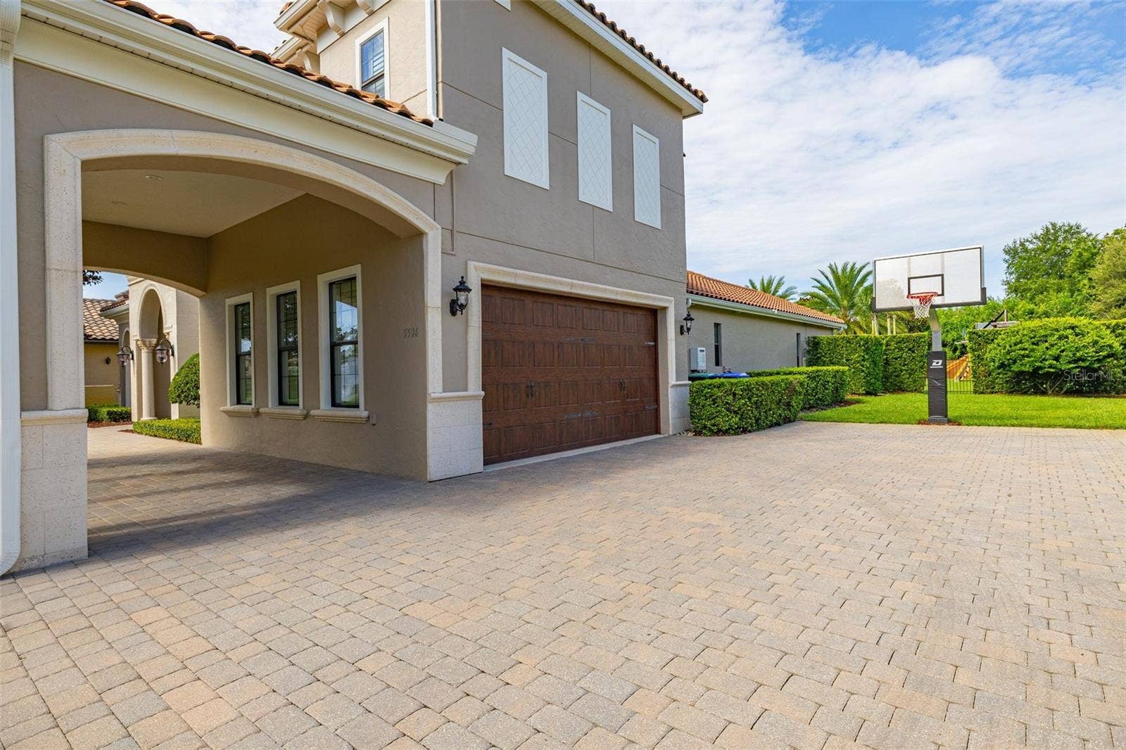 5526 MARLEON DRIVE, Windermere, FL 34786 Lots of space for cars