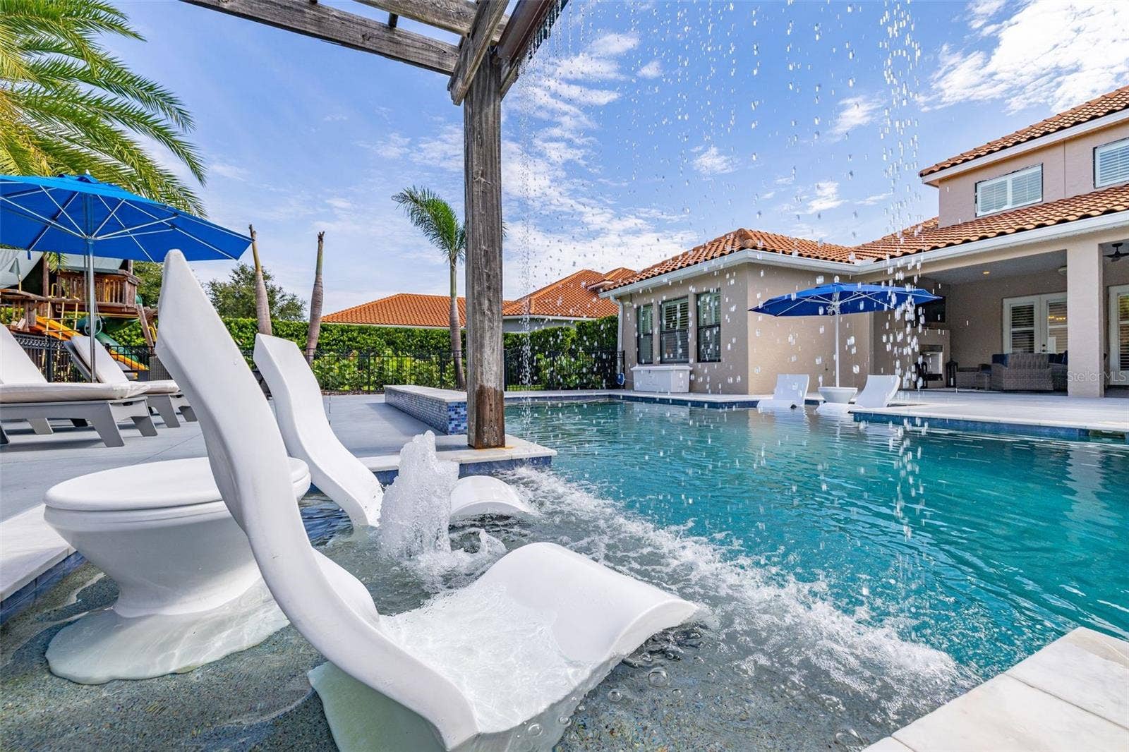 5526 MARLEON DRIVE, Windermere, FL 34786 Dual sun loungers
