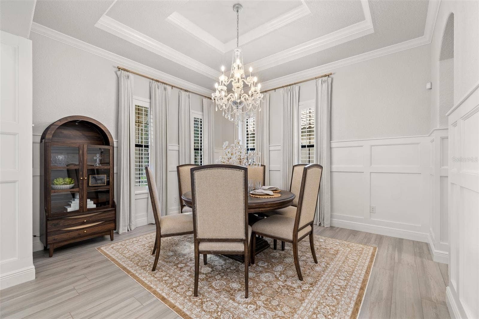 5526 MARLEON DRIVE, Windermere, FL 34786 Dining area to the left