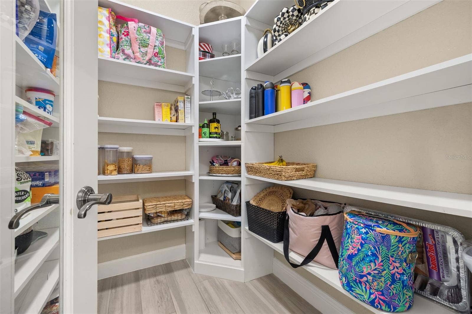 5526 MARLEON DRIVE, Windermere, FL 34786 Large pantry