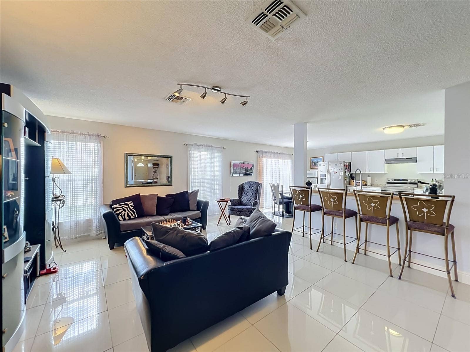 12900 LOS ALAMITOS COURT, Orlando, FL 32837 Family room/Kitchen with breakfast bar