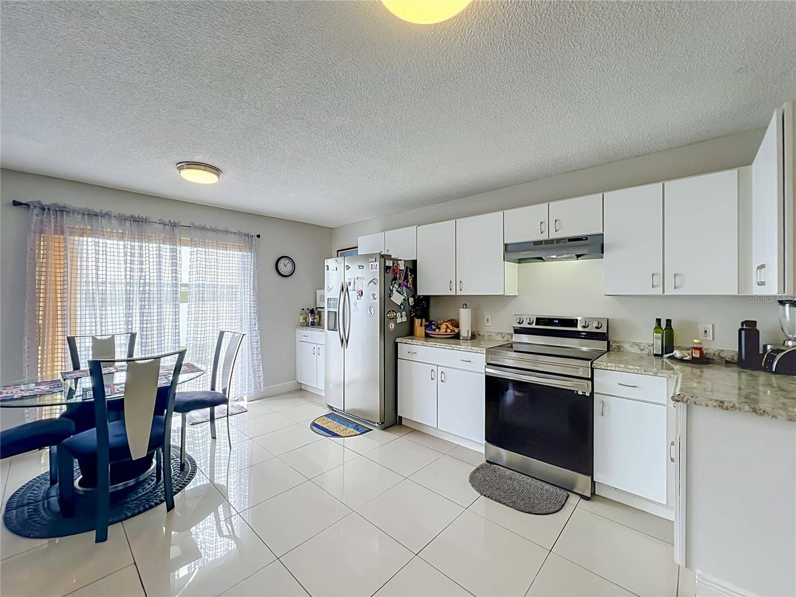12900 LOS ALAMITOS COURT, Orlando, FL 32837 Dinette area in kitchen with sliding doors to the back yard and pond front