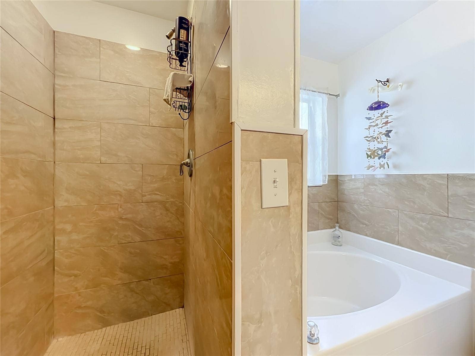 12900 LOS ALAMITOS COURT, Orlando, FL 32837 Shower and separate garden tub