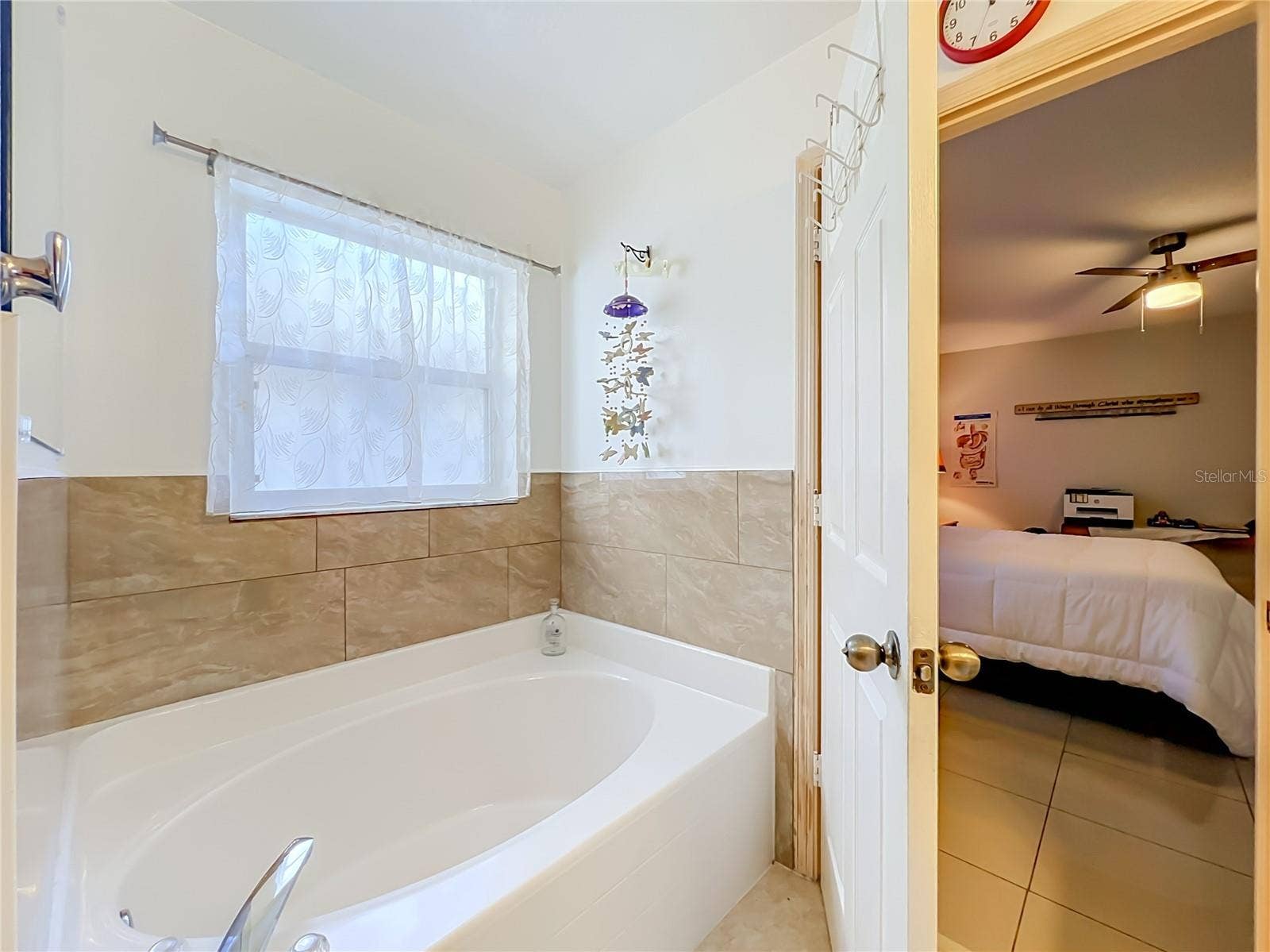 12900 LOS ALAMITOS COURT, Orlando, FL 32837 Soaking tub in Primary bathroom