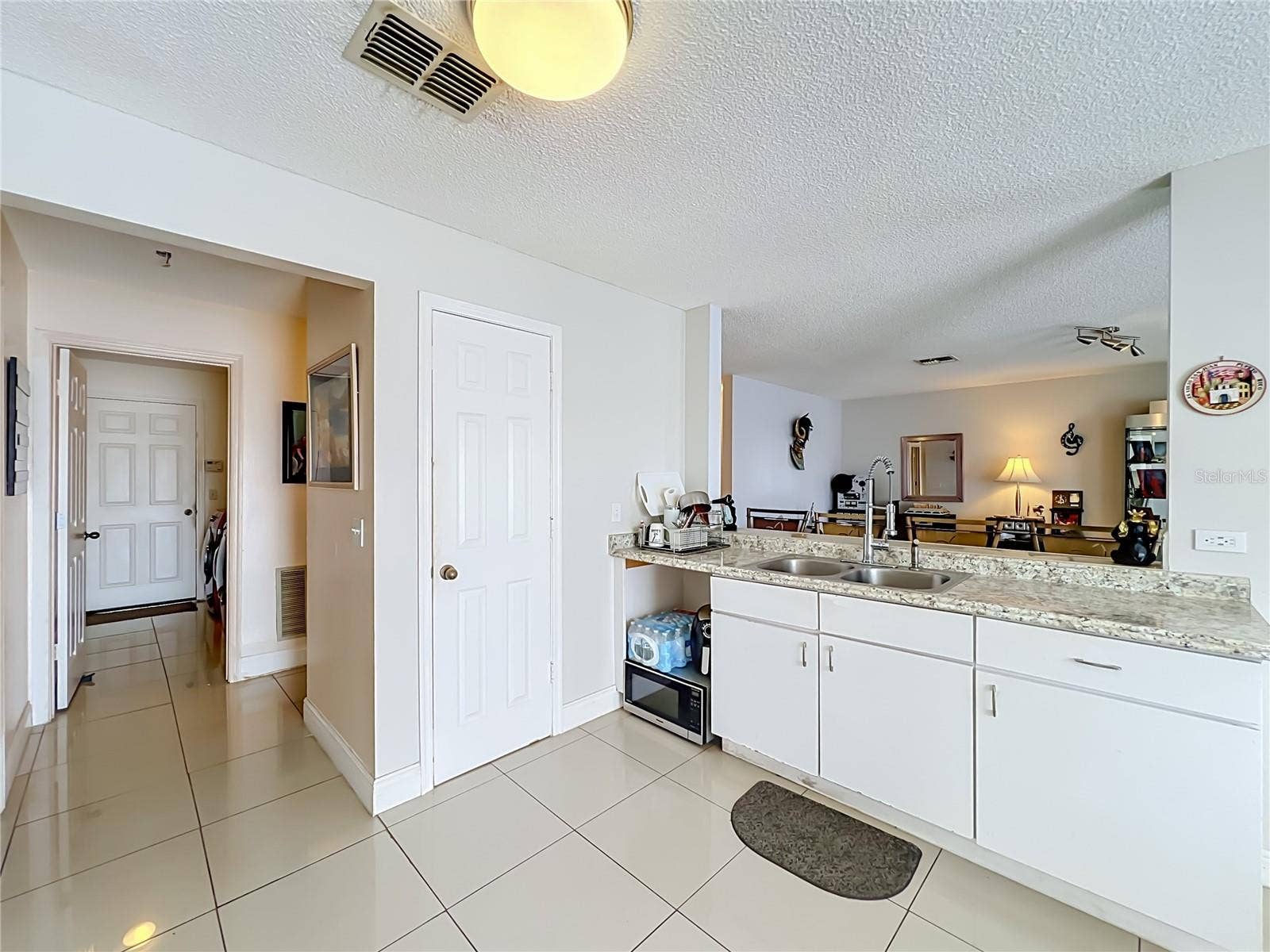 12900 LOS ALAMITOS COURT, Orlando, FL 32837 kitchen with closet pantry