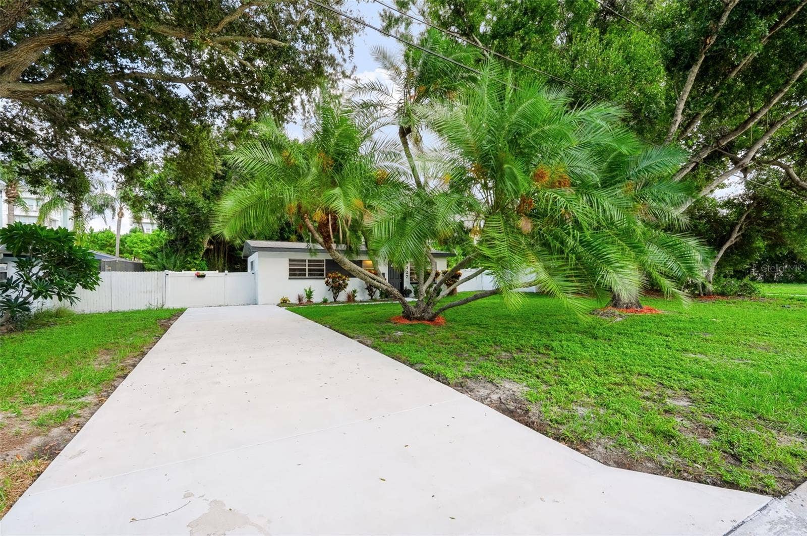 327 BARBARA CIRCLE, Belleair, FL 33756 327 BARBARA CIRCLE, Belleair, FL 33756